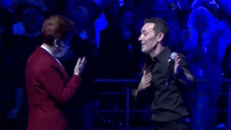 Meral Akşener, Mustafa Sandal'la 'Aya benzer' dansı yaptı salon yıkıldı! Rüyamda görmüştüm...