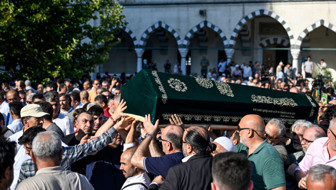 Gazeteci Süleyman Özışık son yolculuğuna uğurlandı! Sevenleri yalnız bırakmadı