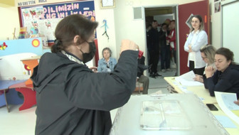 Ünlü isimler 31 Mart yerel seçimleri için sandık başına gitti