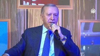 Cumhurbaşkanı Erdoğan, Sarı Gelin şarkısını söyledi