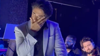 Mahsun Kırmızıgül'ün Volkan Konak acısı: Sahnede gözyaşlarını tutamadı