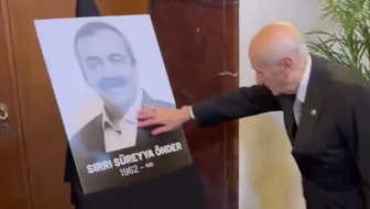 Devlet Bahçeli Sırrı Süreyya Önder'i böyle sevdi fotoğrafını görünce okşadı