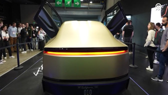 Elon Musk'ın sürücüsüz taksi hizmeti sunacak aracı Cybercab'a bakın! Direksiyon ve pedal yok