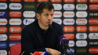 Emre Belözoğlu Çeşme'deki ikiz villalarını sattı meğer villalar...