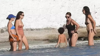 Muhteşem üçlü bir arada! Ezgi Mola, Gupse Özay ve Öykü Karayel çocukları ile Alaçatı'da buluştu...