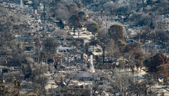 Evleri küle dönmüştü! Beren Saat Los Angeles'te yaşadığı kayıpları açıkladı! Gelinliği ve eserleri...