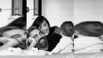 Neslihan Atagül ve Kadir Doğulu oğulları ile pazarda...