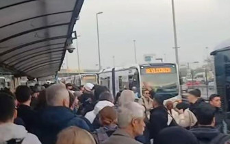 İstanbul'da durakta bayılan çocuk metrobüsün altında kaldı
