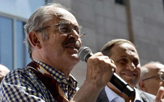 Yılmaz Büyükerşen aktif siyaseti bıraktığını duyurdu!