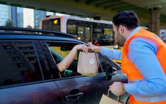 İftara yetişemeyen İstanbulluların imdadına AK Parti Gençlik Kolları yetişti