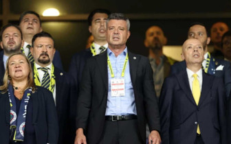 Fenerbahçe'de beraberlik sonrası stadyumda mini toplantı