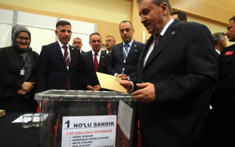Mustafa Destici yeniden Büyük Birlik Partisi genel başkan seçildi