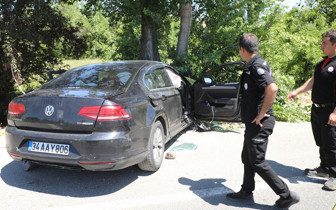 Malatya'da ağaca çarpan otomobildeki 2 kişi öldü, 4 kişi ağır yaralandı