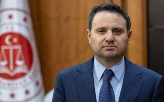 Akın Gürlek kazandığı tazminatı Kızılay'a bağışladı