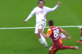 Galatasaray - Samsunspor maçında tartışma yaratan pozisyon