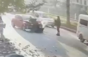 Dehşet! Eski eşiyle evli polise otomobille çarpıp fotoğrafını çekti