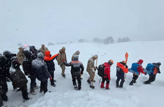 Artvin'de çığ faciası! Bölgeye ekipler sevk edildi: Mahsur kalanlar var