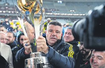 Kupa sevinci! Sadettin Saran'dan futbolculara net mesaj: 'Siz benim ailemsiniz'