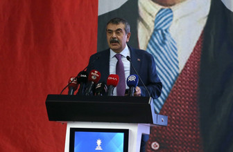 Yusuf Tekin, CHP'nin 'Atatürk'süz karne' suçlamasına yanıt: Asrın hırsızlığını saklamaya çalışıyorlar