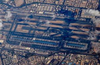 Lüksün başkentinde uçuşlar durdu! İran Dubai havalimanını vurdu...