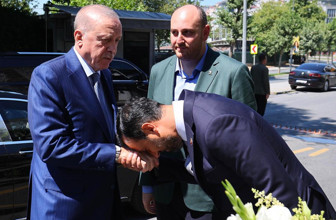 Cumhurbaşkanı Erdoğan, AK Parti İstanbul İl Başkanlığını ziyaret etti