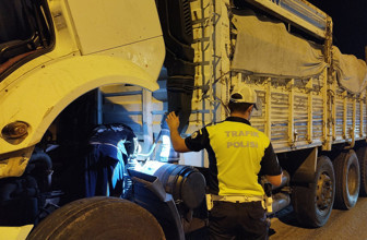Bursa'da freni patlayan kamyona polislerden müthiş operasyon araç böyle durduruldu