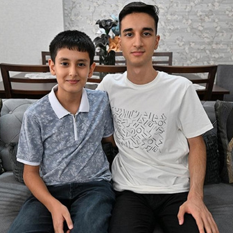 İki birinci aynı aileden çıktı! LGS birincisinin ağabeyi de şampiyon oldu! Mutluluk gözyaşları aktı...