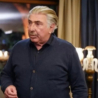 Erdal Özyağcılar havaalanında tekerlekli sandalyede görüntülendi!