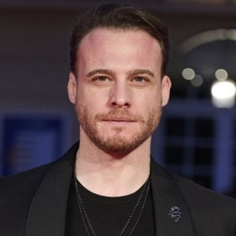 Kerem Bürsin eski sevgilisinin arkadaşı ile aşk yaşıyor!