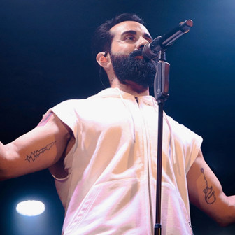 Ünlü şarkıcı Gökhan Türkmen öfkeden deliye döndü!