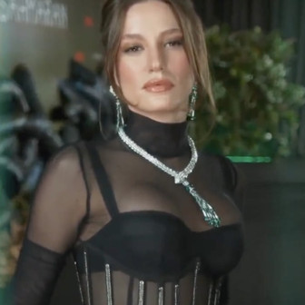 Serenay Sarıkaya yine büyüledi! Asansörde öyle bir poz paylaştı ki...