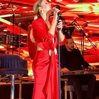 Gülben Ergen'den çok dikkat çeken kostüm detayı! Herkes oraya baktı...