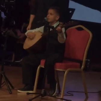 Engin Nurşani'nin oğlu büyüdü! Babasının sazı ile söylediği türkü gözyaşlarına boğdu...