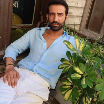 Uzak Şehir'in Demir'i Ferit Kaya'dan Avrupa'ya çağrı! "Taharet musluğu yaptırın"