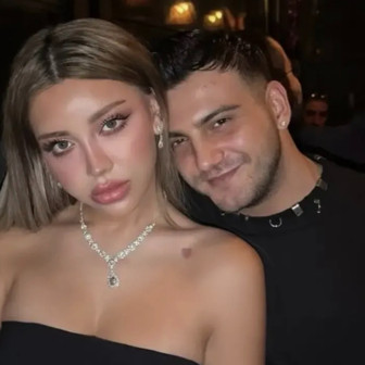 Cinsiyet seçimi ve ilişkisi çok konuşulmuştu! Mike Raun hamile mi?