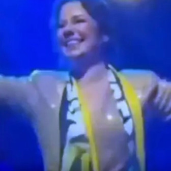 Merve Özbey konserinde N'Golo Kante şarkısı! Taraftar coştukça coştu