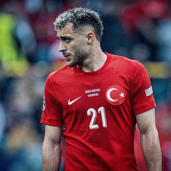 Barış Alper Yılmaz'dan yol kenarında bekleyen hayranına büyük jest