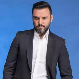 Şarkıcı Alişan ramazanın ilk gününde Umre'ye gitti...