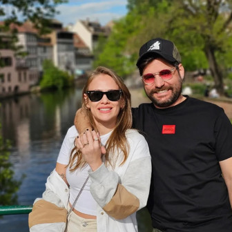 Seksenler dizisinin sevilen çifti bebeklerine kavuştu! Begüm Öner ve Ceyhun Fersoy kızlarına ne isim verdi?