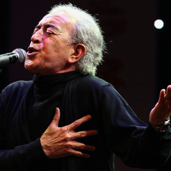 Edip Akbayram vefatının yıl dönümünde kabri başında anıldı