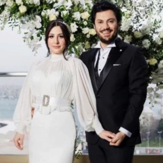 Yasemin Sakallıoğlu’ndan evlilik yıl dönümünde romantik paylaşım