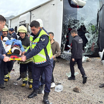 Konya'da yolcu otobüsü devrildi! Çok sayıda yaralı var