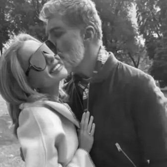 Özcan Deniz ve Samar Dadgar’dan Boğaz’da turu! Romantik yürüyüşe beğeni yağdı...