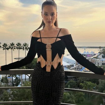 Pelin Akil'den şok hareket! Kış günü bakın ne yaptı...