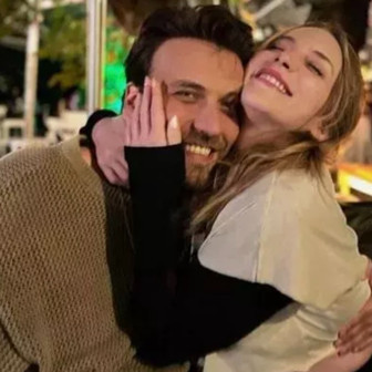 Hayal Köseoğlu ve Nezih Çınarlı’dan romantik kutlama! Set aşkı evliliğe gidiyor...