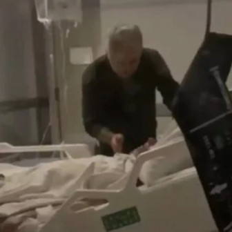 Hastane odasında 80 yaşındaki babasına dehşeti yaşattı! Savunması pes dedirtti