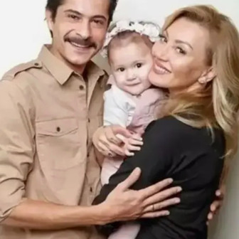 Boşanıp yeniden evlenmişlerdi! İsmail Hacıoğlu ve eşinden romantik kare!