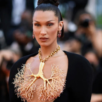 Bella Hadid isyan etti! "Nefes almakta zorlanıyorum"