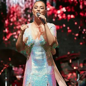 Şarkıcı Ebru Gündeş'in son konserine beğeni yağdı! Enerjisi olay...