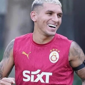 Lucas Torreira yeni aşkı ile görüntü verdi! Devrim Özkan'ı unutamayınca...